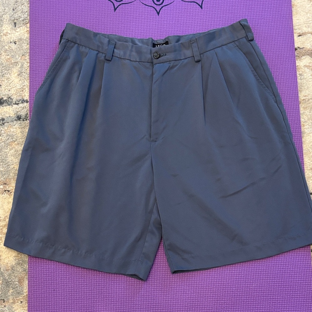 Izod Golf Men's Blue Pleated Shorts size 36